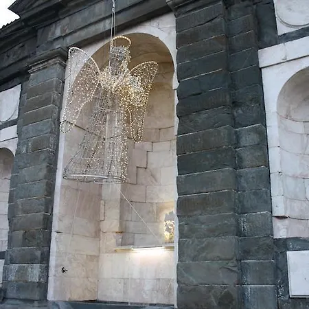 Old Town Funicolar Гостевой дом Бергамо